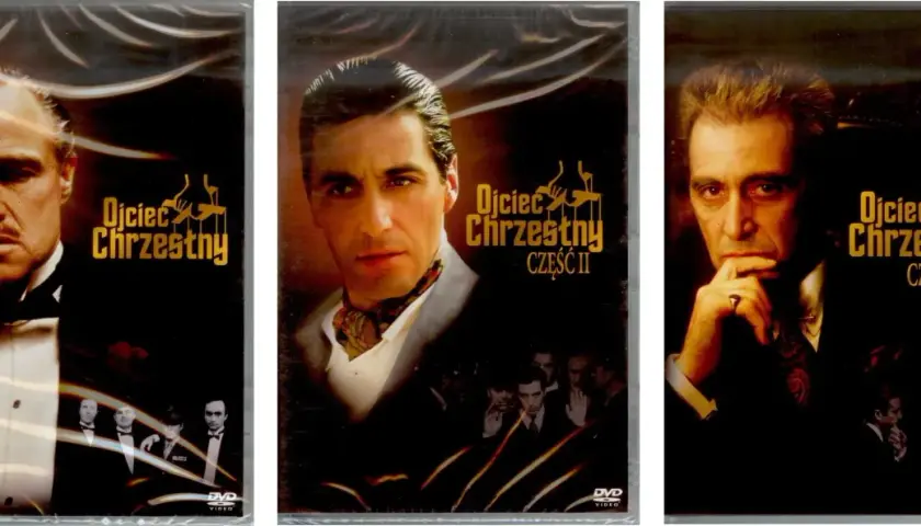 Trzy okładki DVD z filmami "Ojciec Chrzestny" I, II i III. Na okładkach widać twarze Marlona Brando, Ala Pacino i innych aktorów.