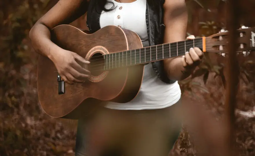 Instrument na G - Jaki wybrać? Gitara, gong, czy guiro?