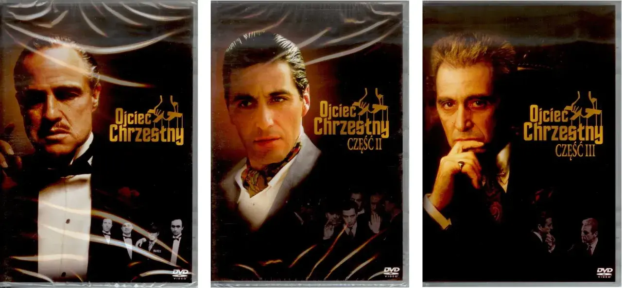 Trzy okładki DVD z filmami "Ojciec Chrzestny" I, II i III. Na okładkach widać twarze Marlona Brando, Ala Pacino i innych aktorów.