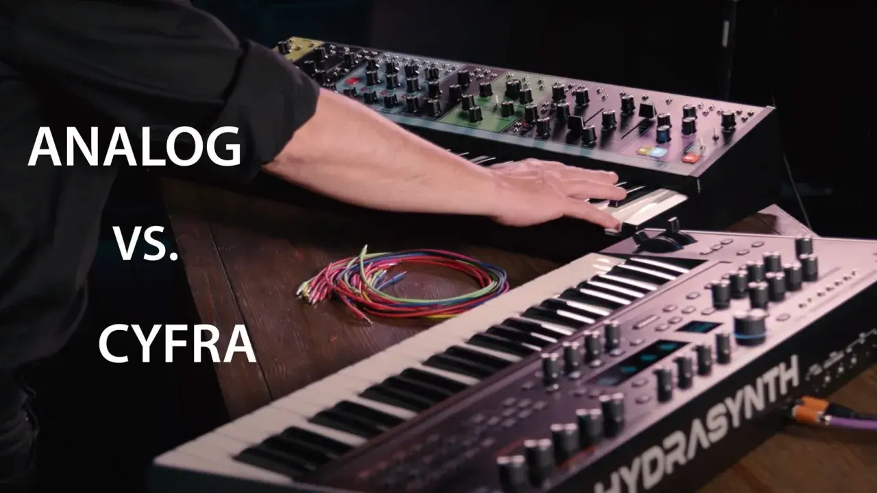 Ręce grają na dwóch syntezatorach: analogowym i cyfrowym. Co to jest syntezator? To instrument tworzący dźwięki.